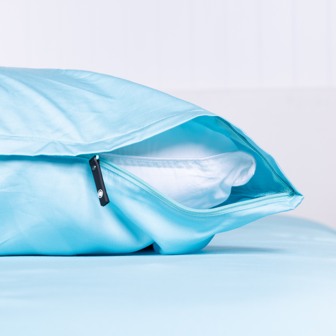 a serene sky blue colourway inspired by the white sands and turquoise waters of the Bahamas, echoing the natural beauty of these iconic islands. The Bahamas Collection is available in complete sets, fitted sheets, and pillowcases.