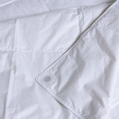 Magnetic corner button on the duvet